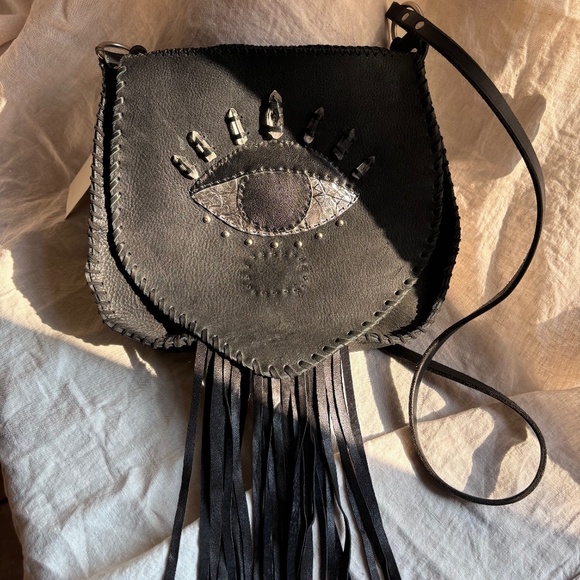 Black Leather saddle bag /shoulder bag/ leather purse with fringe .NWT - Picture 2 of 12